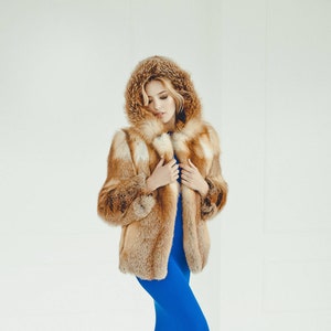 Rotfuchs Pelzjacke I Damen Wintermantel I Oversized Pelzmäntel I Luxus Geschenk für Frau | Klassisches Design mit Kapuze