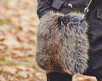 Arctic Fox Fur Bridal Hand Muff: Embroidered Winter Wedding  display picture 1