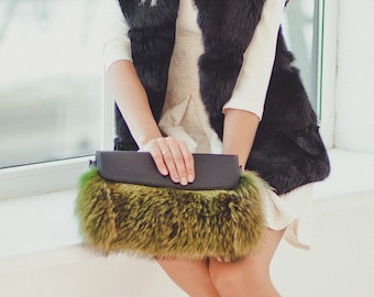 Grüne Waschbären Pelz Clutch - Leder Handtasche mit Handytasche