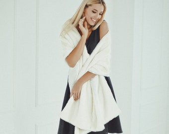 White Faux Fur Stole - Bridal Wrap - Wedding shawl -  Winter Shrug - Detachable collar Coat - Faux Fur Scarf