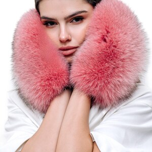 Pink Fur Mittens – Real Polar Fox Fur Gloves for Women & Men | Warm Winter Hand Warmers | Luxury Gift for Her or Him