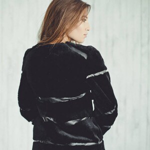 Schwarze Echtpelz-Jacke für Frauen | geschorene Biber Wintermantel | Weihnachtsgeschenk für Sie Bild 4