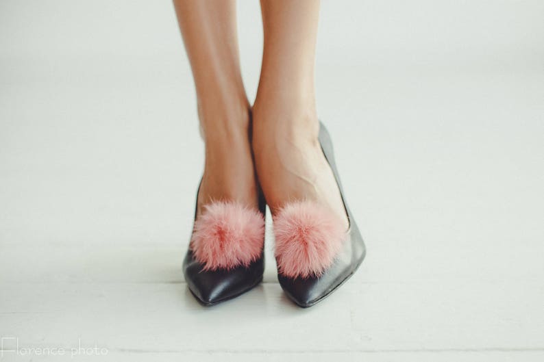 Roze Pom Pom schoenclips schoenclips van echt bont bontaccessoires voor schoenen afbeelding 1