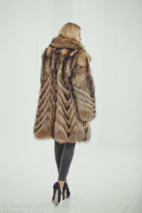 シェアードラクーンブラウンファーコートリアルファー