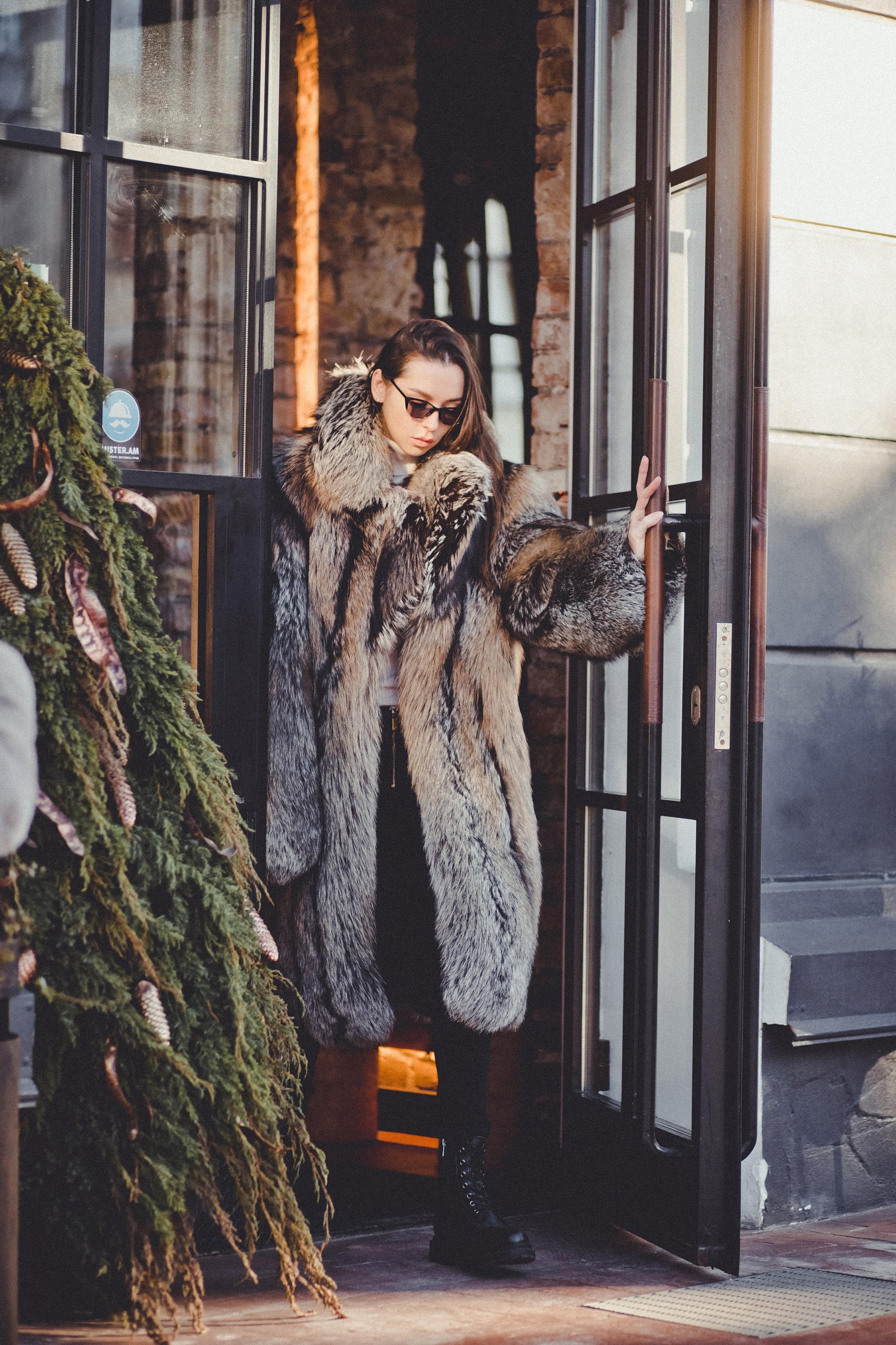 最終価格❣️◇【シルバーFOX】シルバー＆ブラックFOXロングファーコート◇ 高級シルバーフォックスジャケット/コート、ホールスキンの毛皮