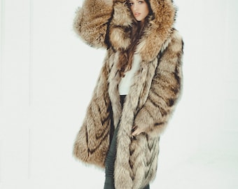 Abrigo de piel con capucha para mujer - Abrigo largo de invierno - Piel de mapache - Chaqueta de gran tamaño de invierno para mujer - Regalo de cumpleaños número 60