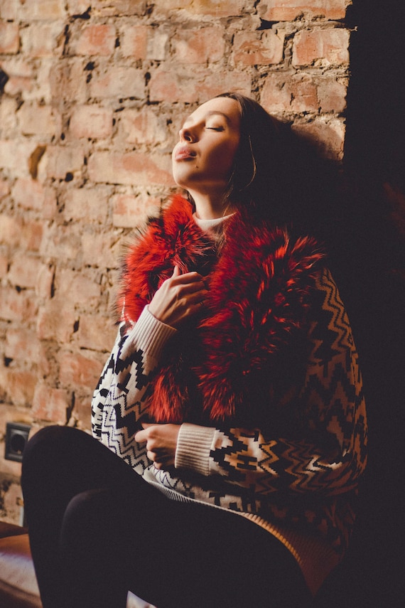 Red fur collar deals