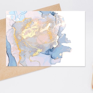 Pak met 10 blauw en goudmarmeren designkaartkaarten met kraftenveloppen