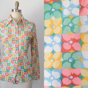 Vintage 1970s || &#39;Petal&#39; || Floral Knit Shirtwaist Blouse with Wide Collar || Medium