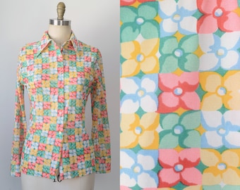 Vintage 1970s || 'Petal' || Floral Knit Shirtwaist Blouse with Wide Collar || Medium