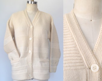 Vintage 1980s-90s // 'Loopy' // Cárdigan oversize de lana color crema // Mediano