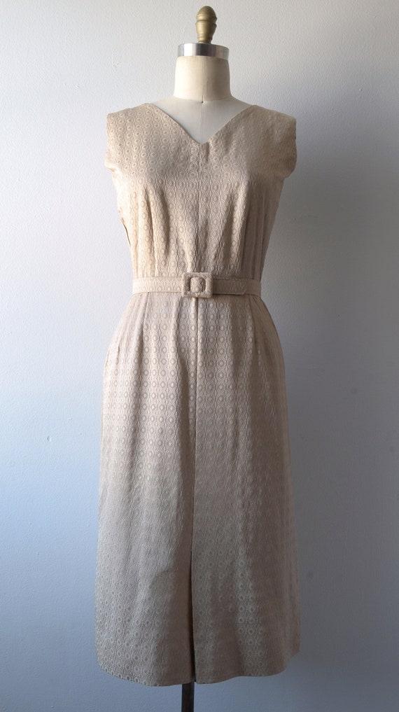 Vintage 1950s-60s || 'Flaxen' || Beige Brocade Dr… - image 3