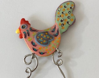 Oude kippen broche-nieuwe persoonlijkheid