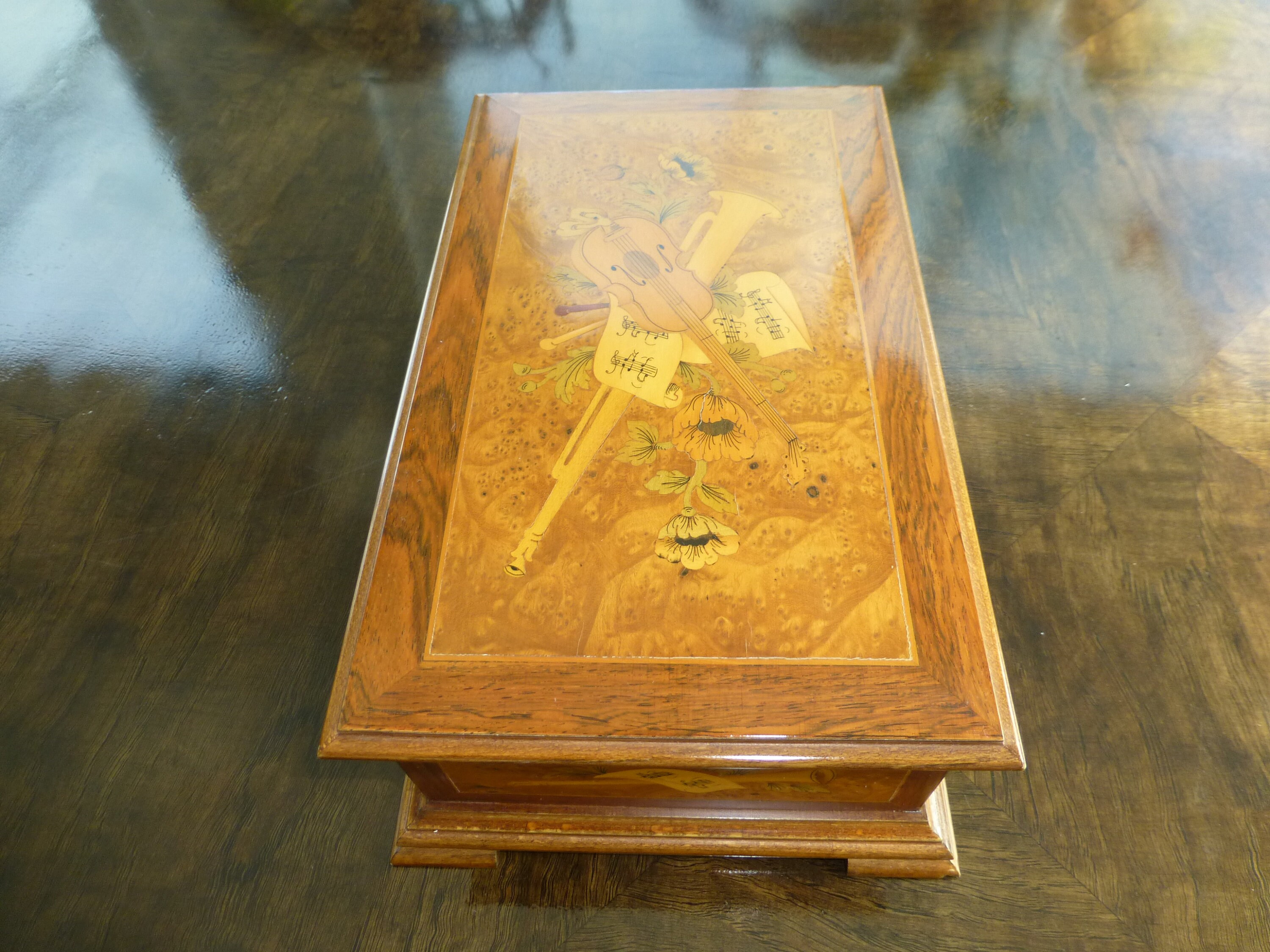 ヴィンテージ スイス リュージュ オルゴール: 72 キー ロマンス