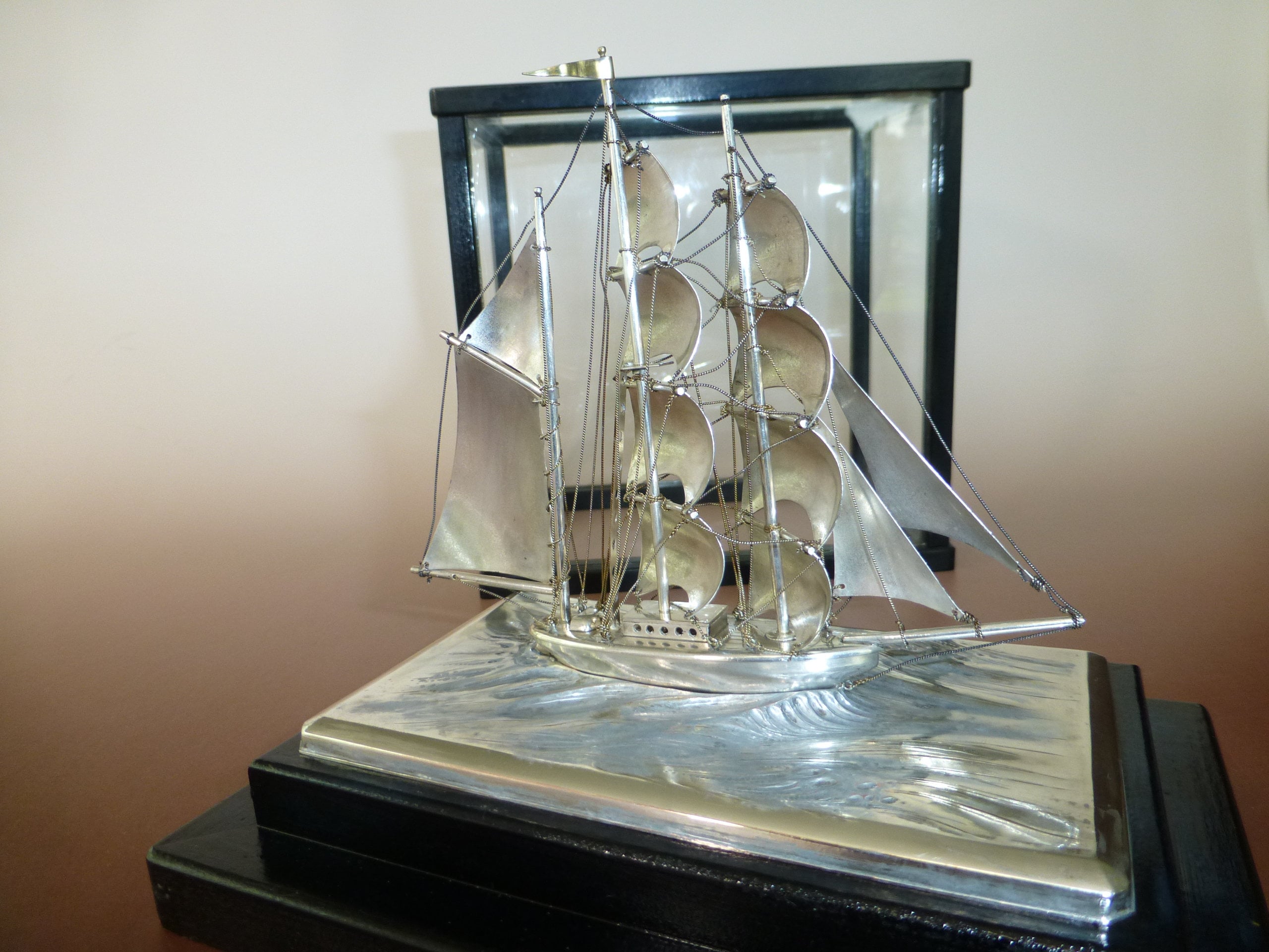 アンティークな日本製スターリングシルバー帆船模型（展示ケース付き