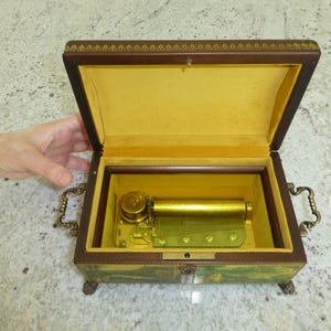 Reuge music box plays - Etsy 日本