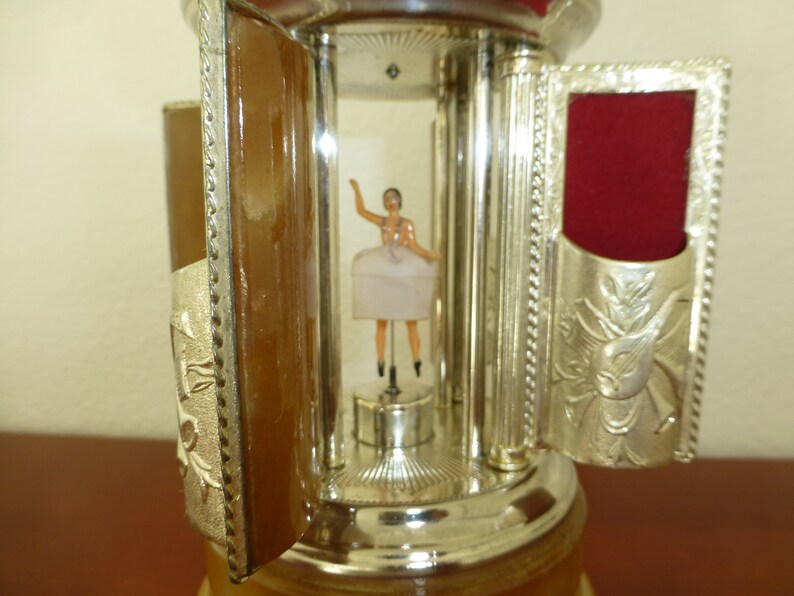 Vintage Swiss Reuge Dancing Ballerina Music Box Carousel Cigarette