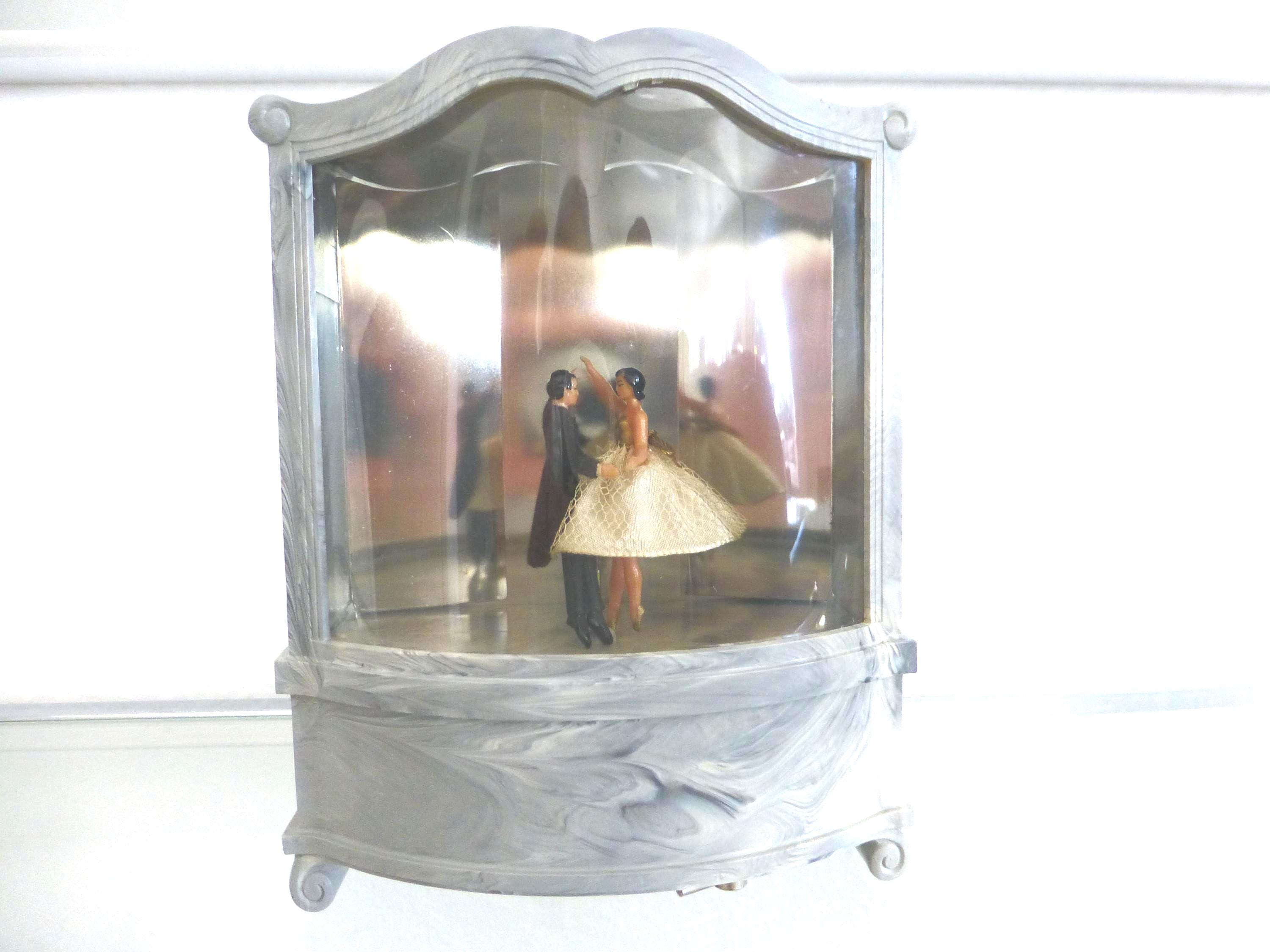 Reuge リュージュ　DANSERS 1750 Gavotte Menuet Reuge リュージュ DANSERS 1750 Gavotte Menuet Reuge リュージュ