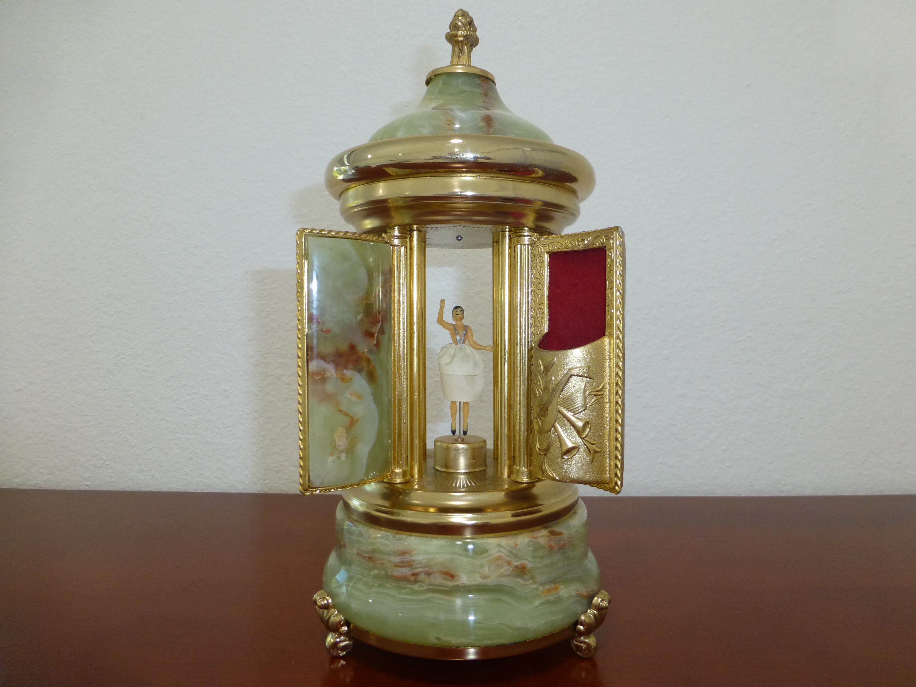 Reuge Onyx Carousel - Etsy
