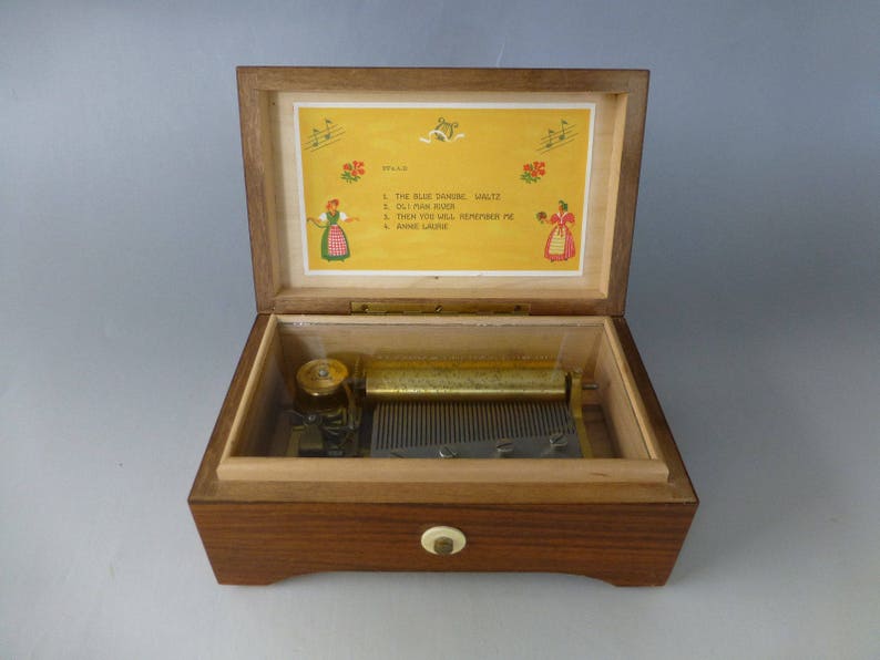 Rare Antique/ Vintage Lador pre Reuge Music Box Tabatiere Musical Box