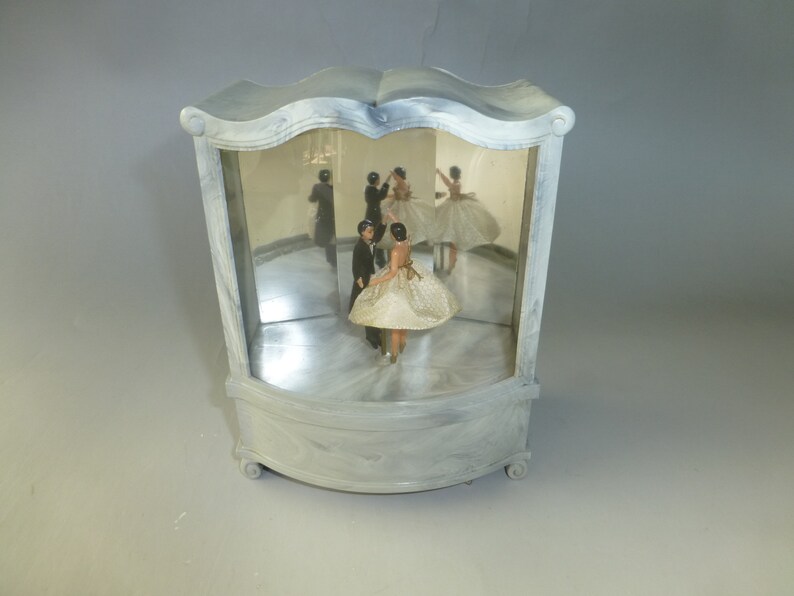 couple music box