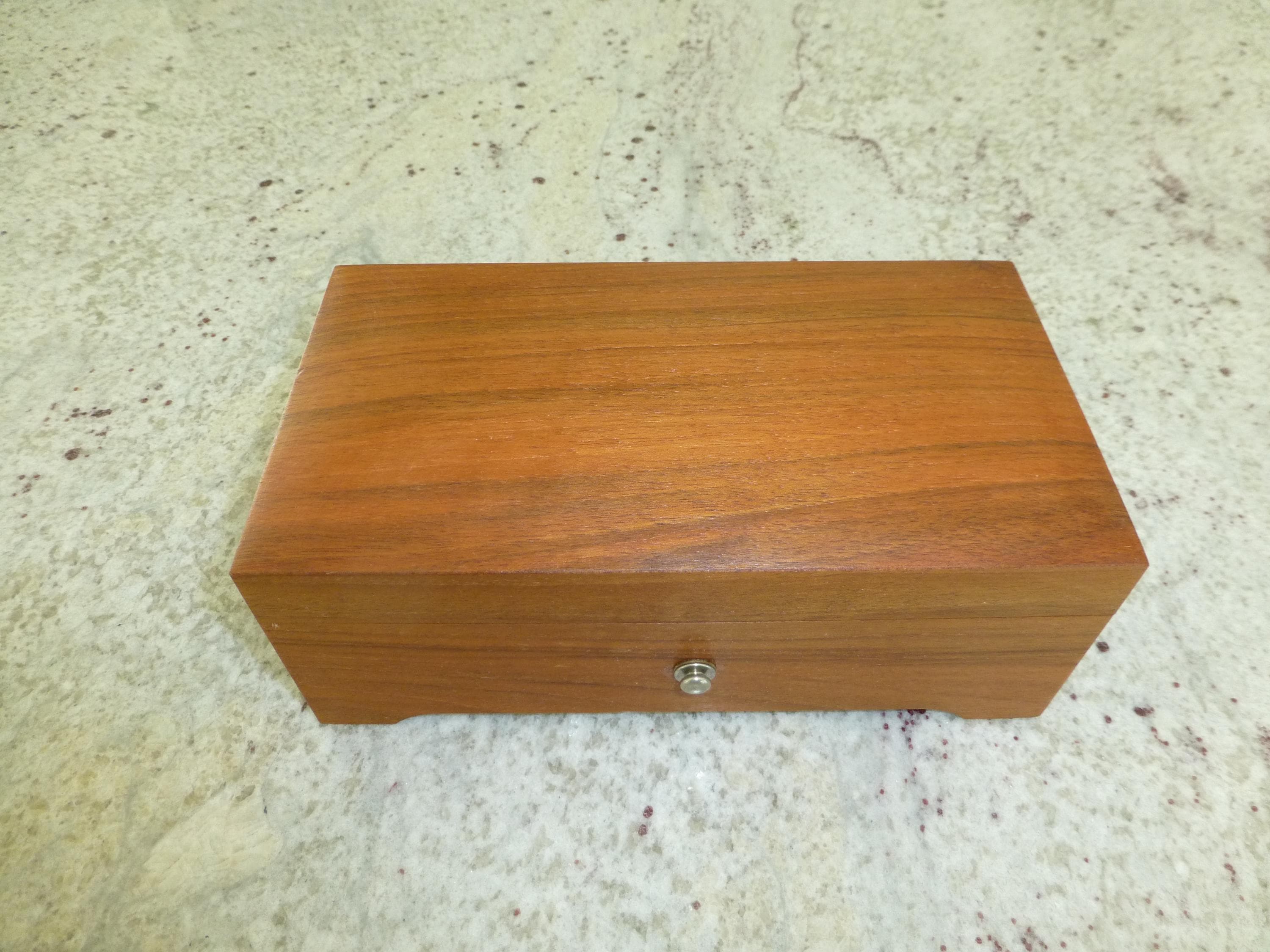 Vintage Thorens (pre Reuge) Music Box 72 Keys Play 3 Songs