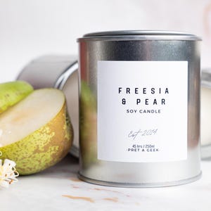 Sojakaars FREESIA & PEAR • Veganistische geurkaars • Ambachtelijk cadeau • Gemaakt in Schotland