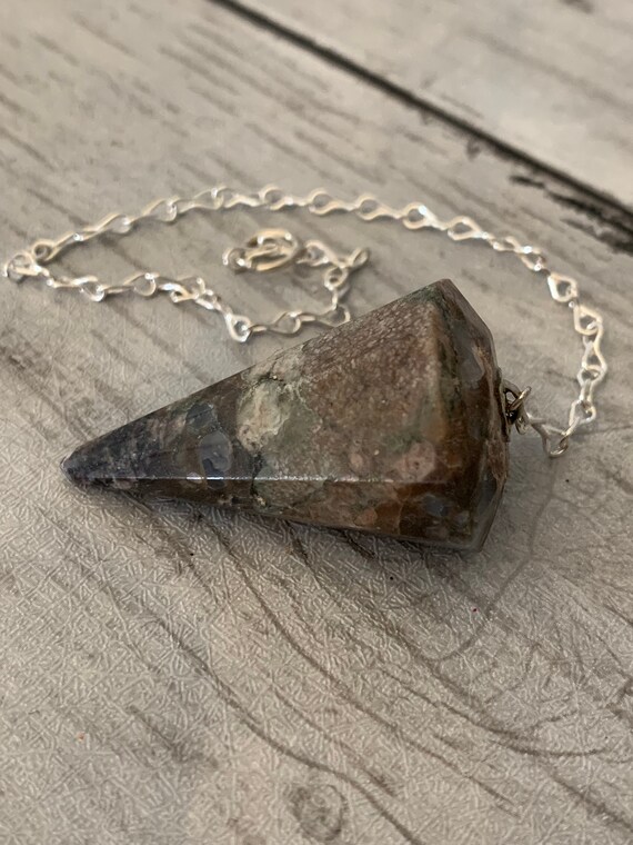 Rhyolite - Que Sera - Faceted Pendulum