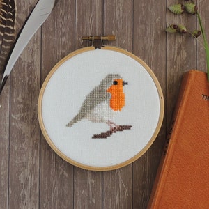 European Robin cross stitch pattern. Cross stitch bird. robin cross stitch. robin bird pattern.  PDF instant download pattern.