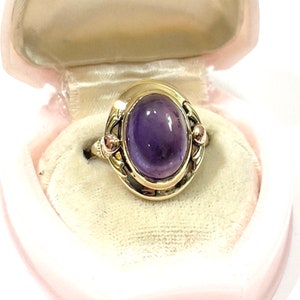 Anillo de amatista antiguo de dos tonos en oro rosa y amarillo de 14 k, anillo con cabujón ovalado abovedado, anillo de amatista vintage de la época del Art Nouveau, piedra natal de febrero