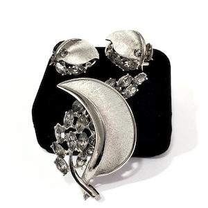 BSK Rhinestone Leaf Brooch & Earrings, Silver Tone Brushed Metal Layered Grey Navette Glass Pin, Vintage Jewelry Set 1950&#39;s Mid Century