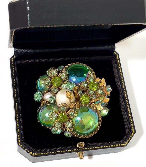 Robbie Crystal Loaf Bag in Emerald Robbie Crystal Loaf Bag in Emerald