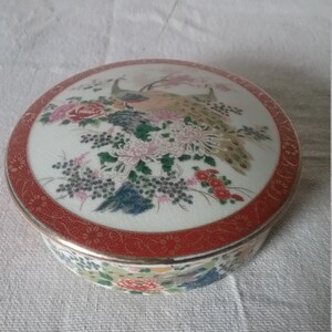 Satsuma peacock covered trinket dish