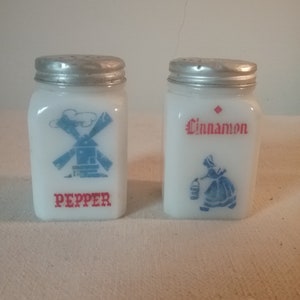 tarros de especias de vidrio con leche vintage