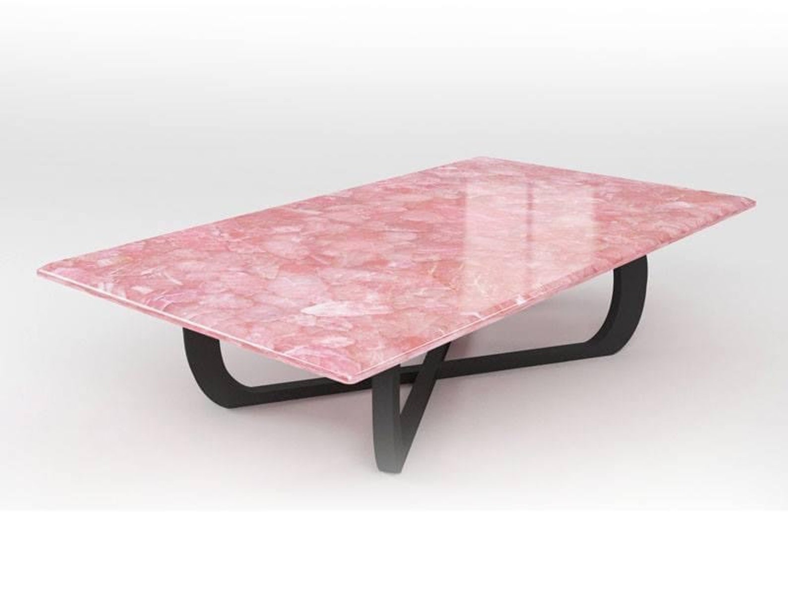 Столешница розовый камень. Розовый кварц столешница. Столешница из розового кварца. Столешница из розового мрамора. Стол из розового кварца.