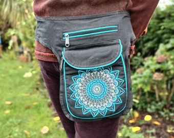 Sac banane coloré de conception de mandala de spirale, ceinture d'argent, modèle en spirale lumineux, ceinture de lutin, vert pourpre, festival hippie de Boho