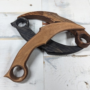 Pine Karambit Training Knife: Lightweight Wooden Cosplay