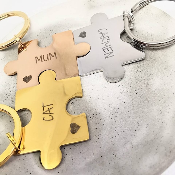 【新品】everyone loves THREE keychain porch 3 Piece Puzzle Keychains, Three Family Keyrings