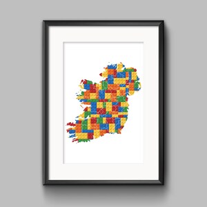Wydrukowana mapa Irlandii z klocków budowlanych, dekoracja z klocków budowlanych, sztuka ścienna do pokoju dziecięcego inspirowana klockami budowlanymi, plakat dekoracyjny z mapą Irlandii