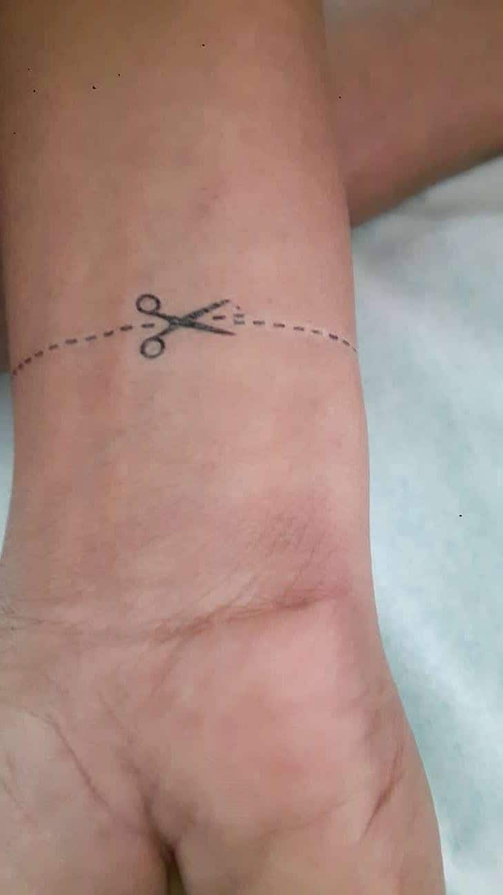 Update 54+ cut here tattoo in.cdgdbentre