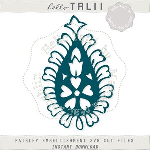 Puede incluir: Diseño paisley azul verdoso con detalles intrincados, perfecto para manualidades y la creación de proyectos únicos. El diseño está etiquetado como "Hello Talli by Mac Laughlin".