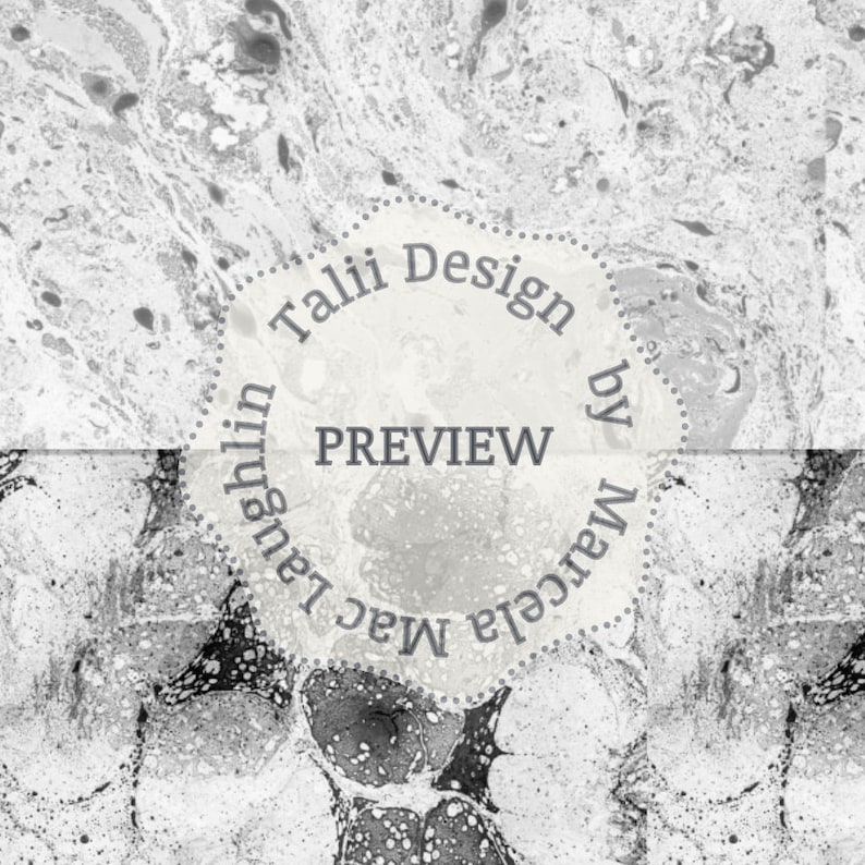 Pu&ograve; includere: Design astratto in scala di grigi con effetto marmorizzato. L'immagine presenta un design circolare con il testo "Talii Design by Marcela Mac Laughlin PREVIEW". Lo sfondo ha un motivo maculato con sfumature di grigio e bianco.