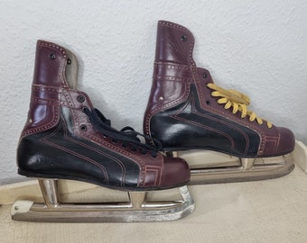 VTG Leder Schlittschuhe Größe 43 Toller Vintage Zustand Wunderschöne Hockey Schlittschuhe Burgunder und schwarze Leder Schlittschuhe