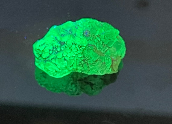 Hyalite UV reactive Opal Rough Beautiful No  Fire only UV reactive 6 gram Crystal medium grade was 140.00