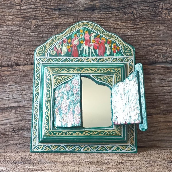 Miroir de style marocain vintage en bois décoratif peint à la main avec des volets de portes dans un style arabesque style Boho Decor Moyen-Orient