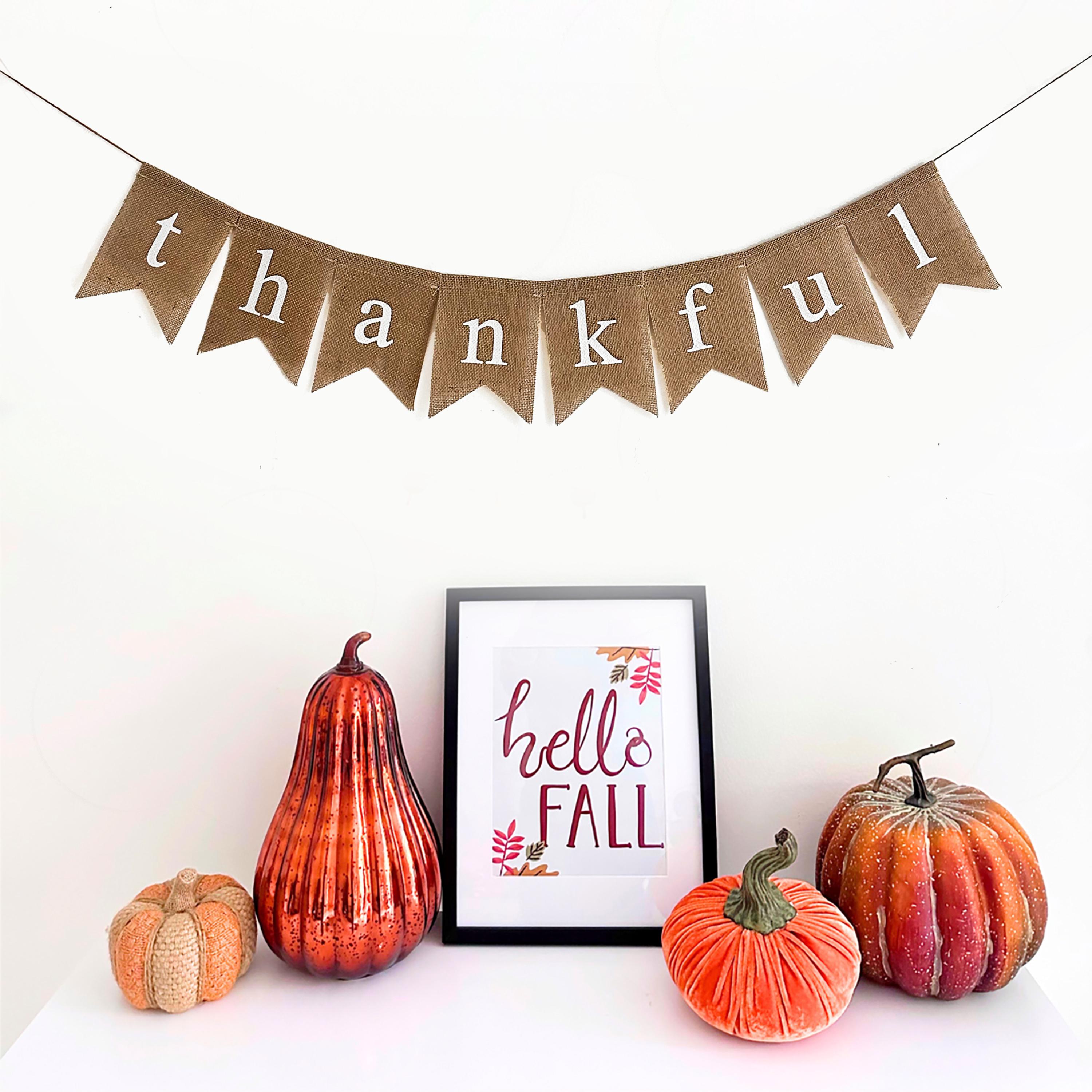 ERKOON Sackleinen-Banner „Thankful“ – Jute Wandbanner Für Thanksgiving, Erntedank & Herbstfest – Rustikale Wimpelkette Mit Kürbis-Motiv, 16x14 Cm Pro Flagge