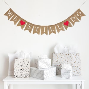 Rinnovo dei voti / Cartello &quot;We Still Do&quot; / Decorazioni per l&#39;anniversario / Decorazioni per la festa di anniversario / Striscione per l&#39;anniversario