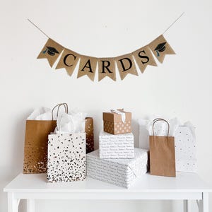 Decoraciones de graduación, pancartas de tarjetas, letreros de regalos, decoraciones para fiesta de graduación, tarjetas para el graduado, pancarta de arpillera, decoración de graduación