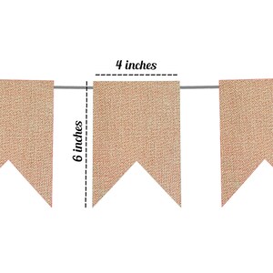 K&ouml;nnte beinhalten: Ein Banner aus Jute mit drei Flaggen, jede 10 cm breit und 15 cm hoch. Die Flaggen sind hellbraun und haben eine spitze Form.