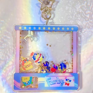 Furby Crane Machine - Llavero acrílico con agitador de 3,5"